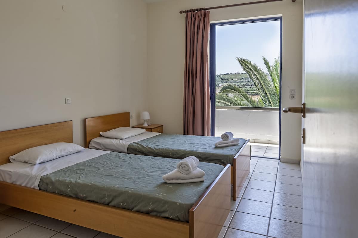 Een kluis op de kamer, een strijkplank/strijkijzer, gratis babybedden
