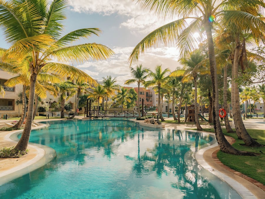 3 outdoor pools, pool umbrellas, pool loungers