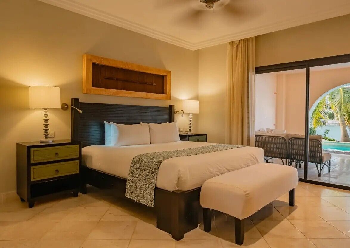 Premium bedding, down duvets, pillow-top beds, minibar