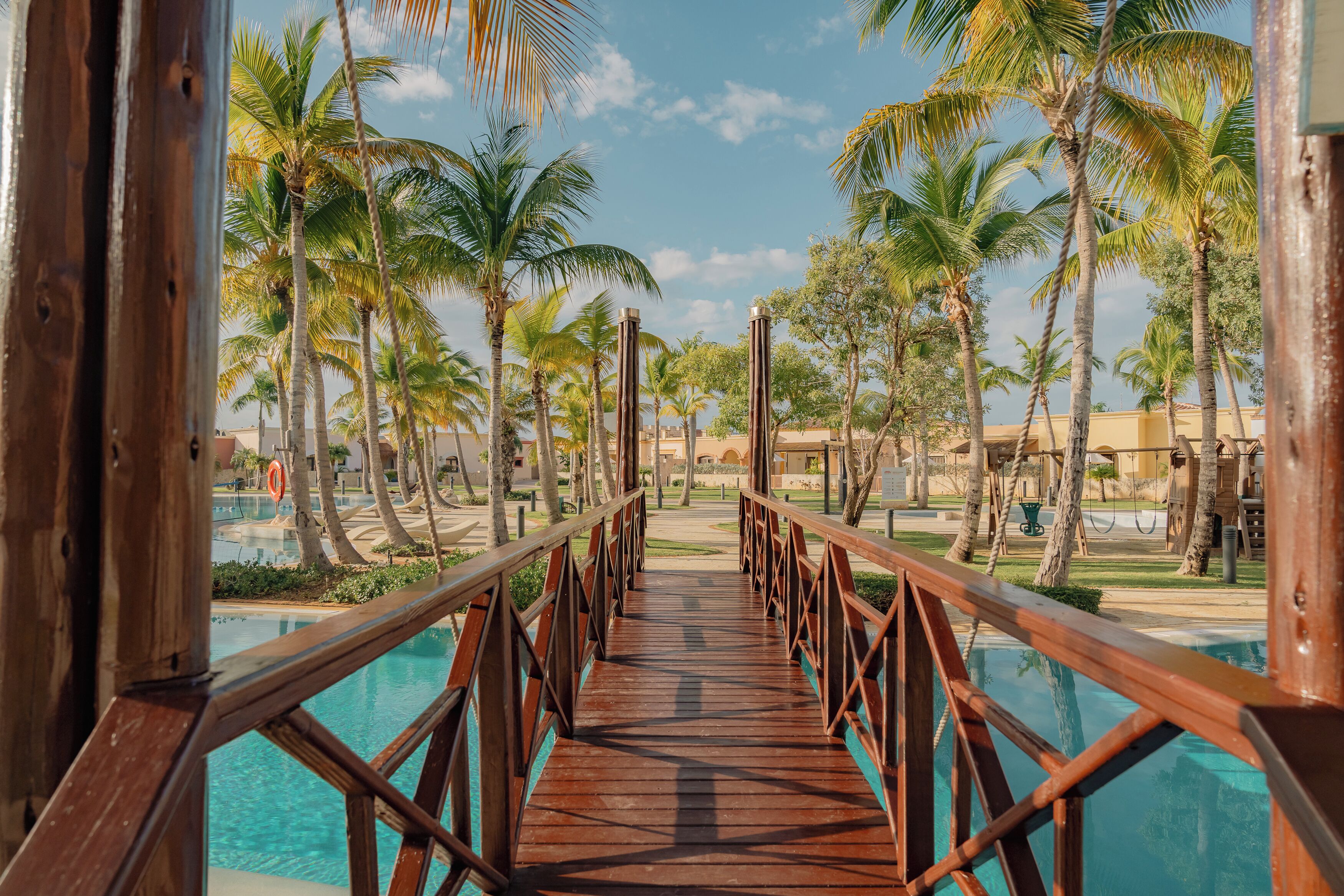 3 outdoor pools, pool umbrellas, sun loungers