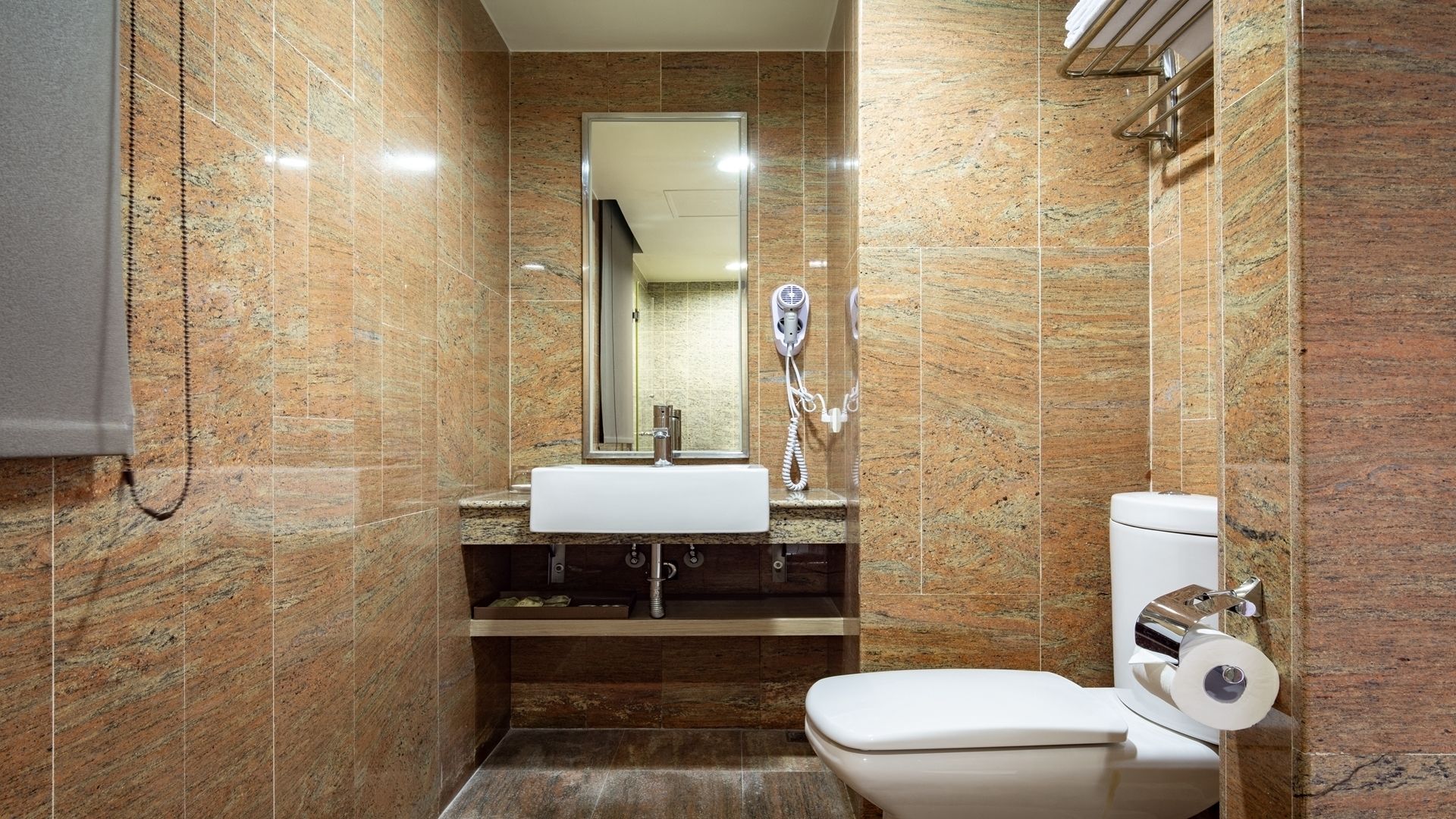 standard room, 1 double bed | bathroom | shower, free toiletries, hair dryer, slippers