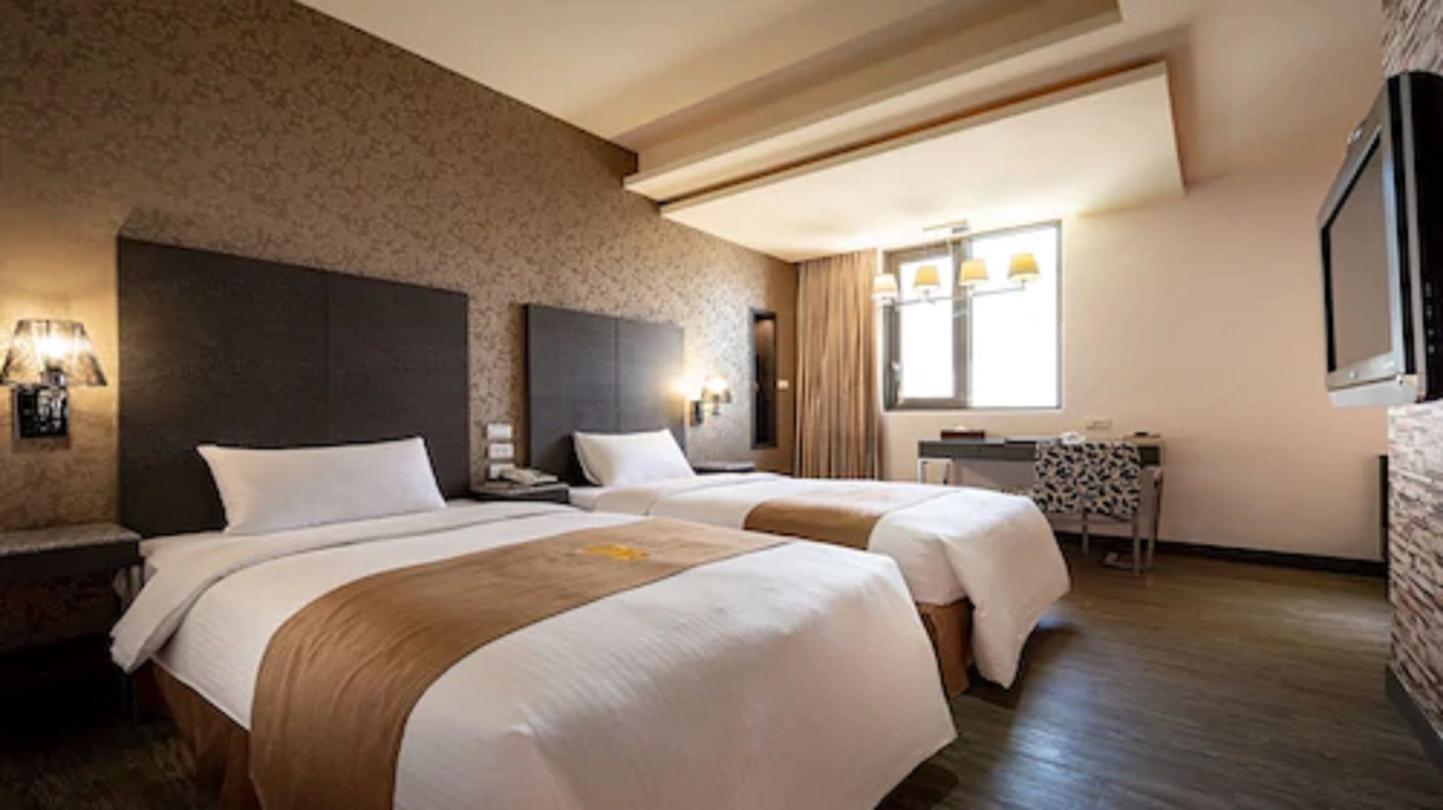 standard room | down duvets, individually decorated, desk, blackout curtains