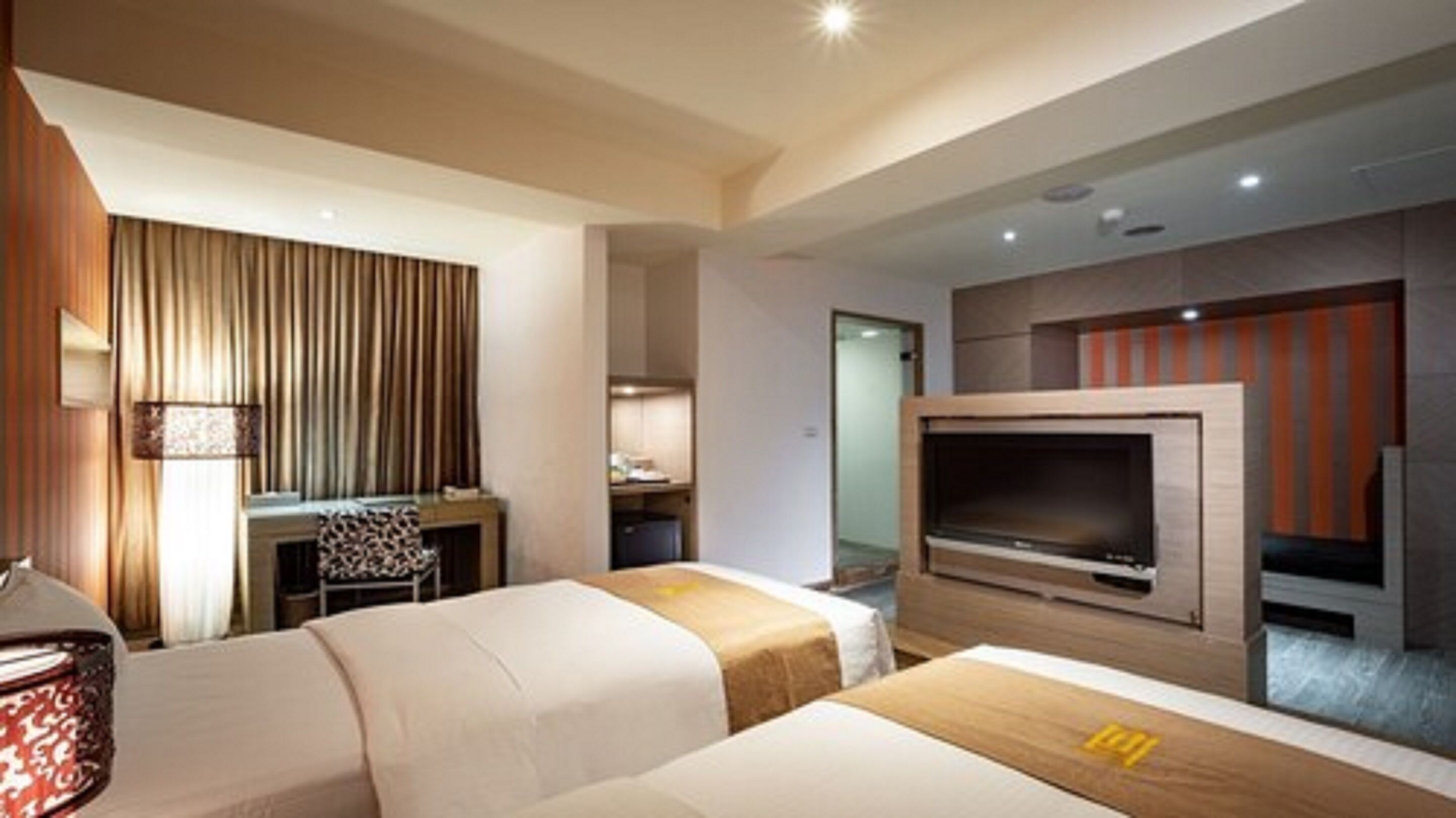 standard room, 1 double bed | down duvets, individually decorated, desk, blackout curtains