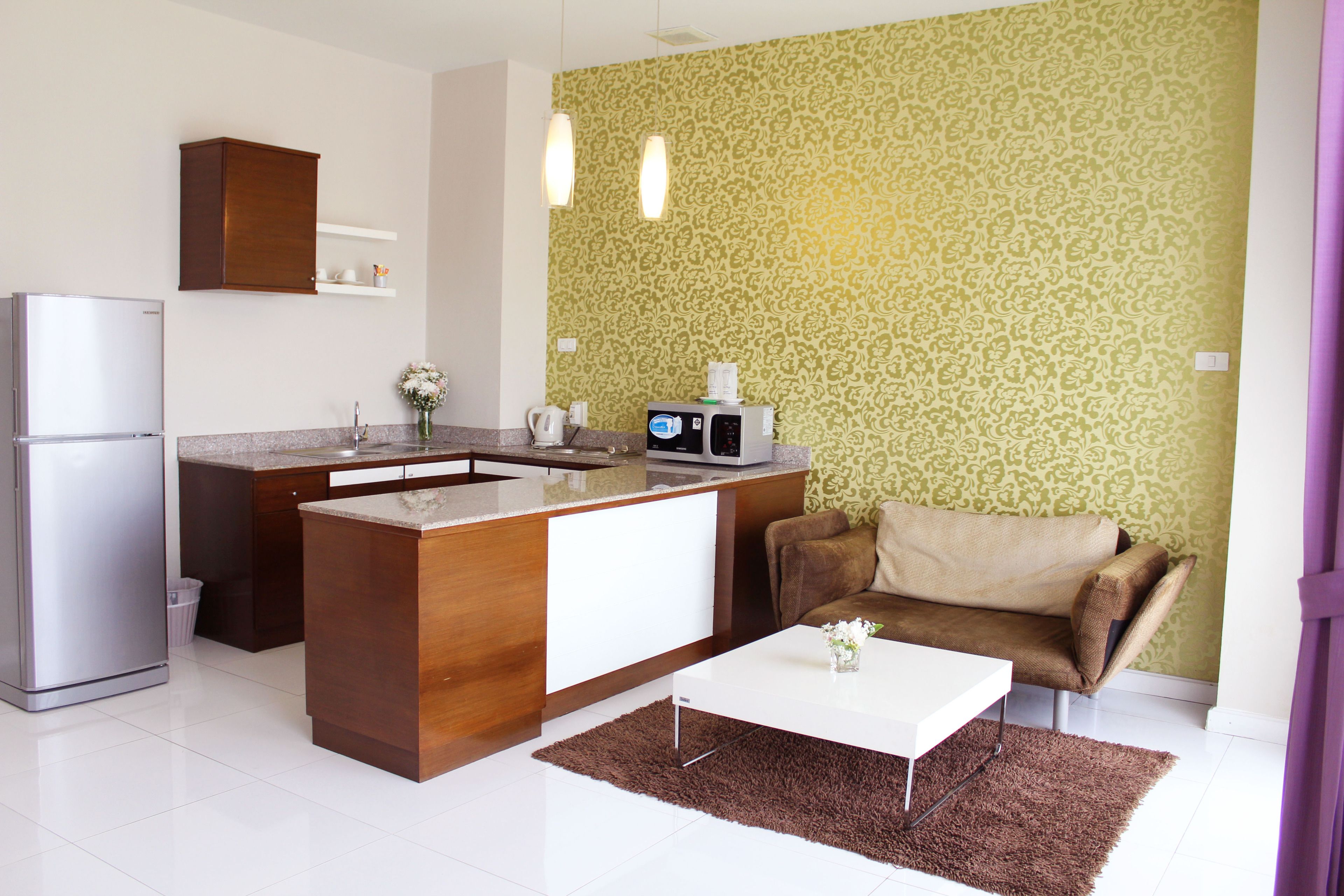 suite, 1 double bed | living area | 32-inch lcd tv with satellite channels, tv