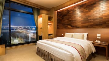 Double Room | Premium bedding, in-room safe, desk, blackout drapes