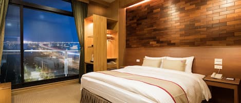 Double Room | Premium bedding, in-room safe, desk, blackout drapes