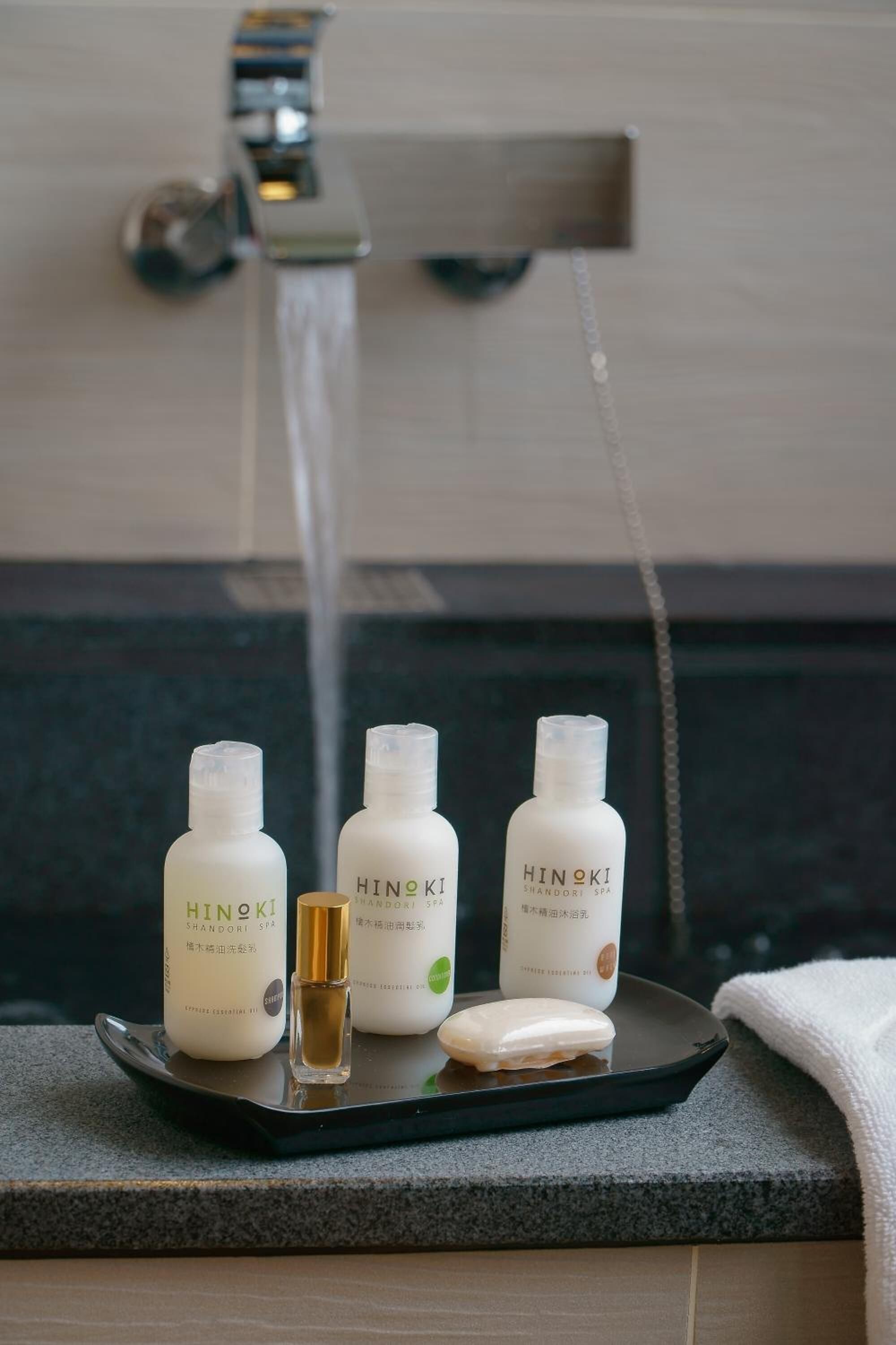 separate bathtub and shower, deep-soaking bathtub, free toiletries