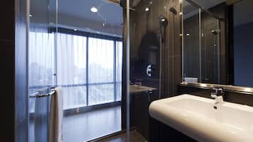 Chambre triple | Salle de bain | Séchoir à cheveux