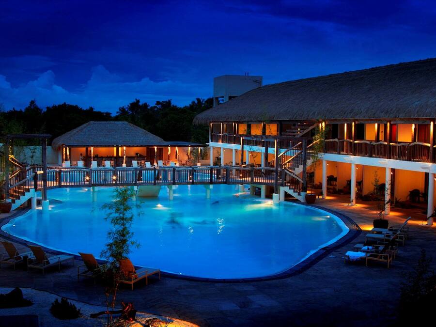 2 piscinas externas, guarda-sóis, espreguiçadeiras