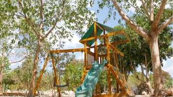 Area giochi per bambini (all'aperto)