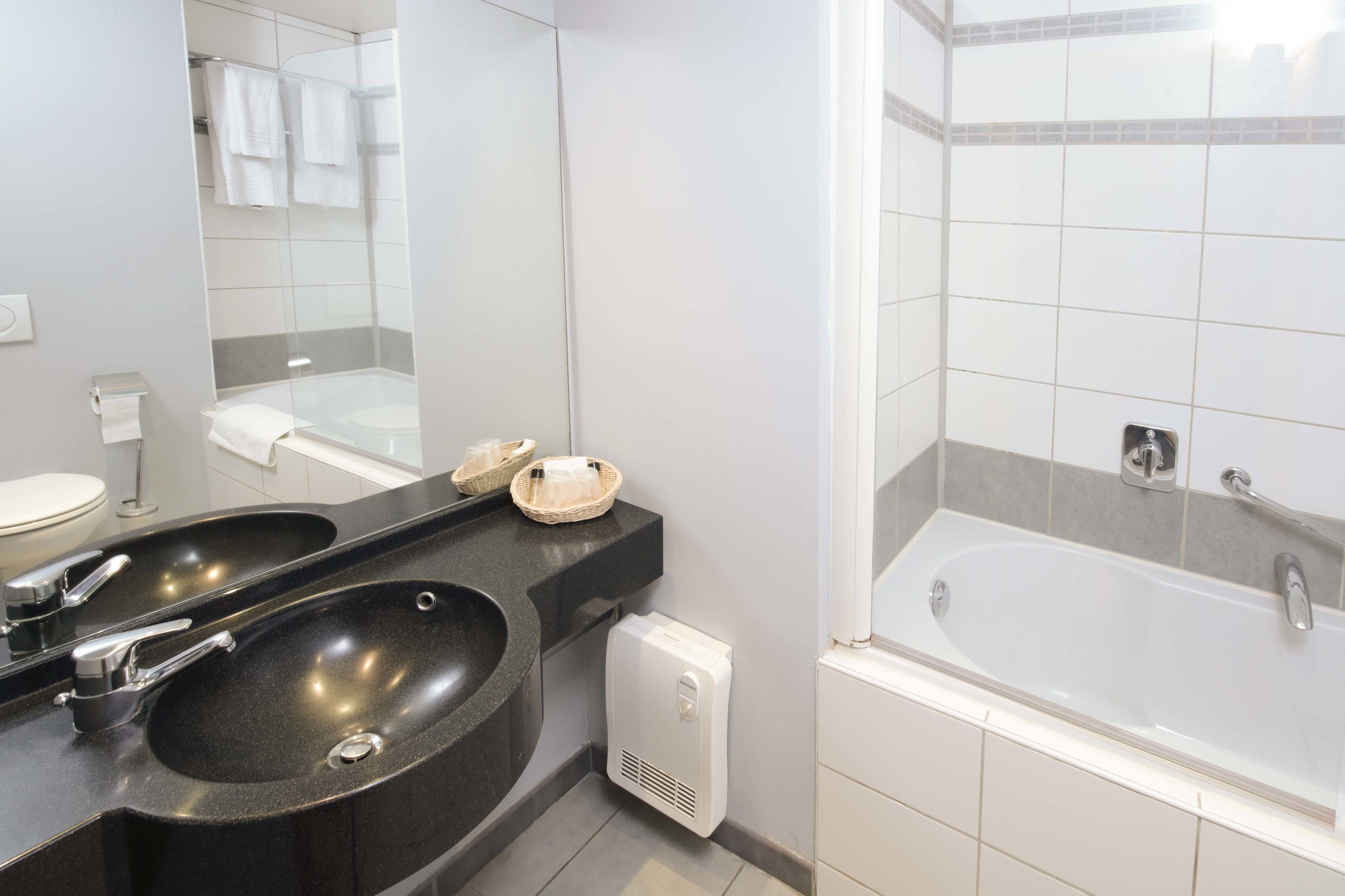 standard double or twin room | bathroom | combined shower/bathtub, free toiletries, hair dryer, towels