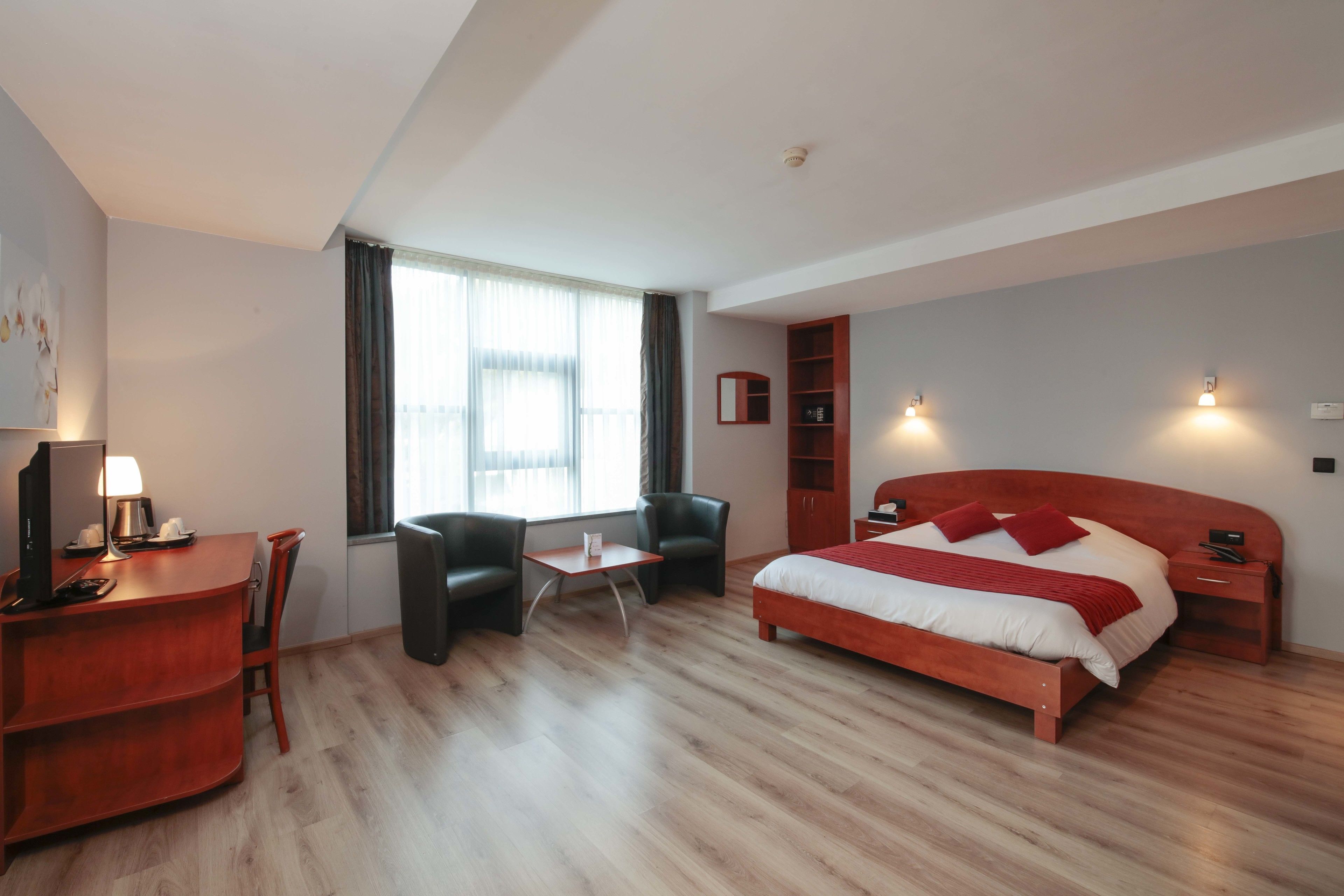 In-room safe, rollaway beds, free WiFi