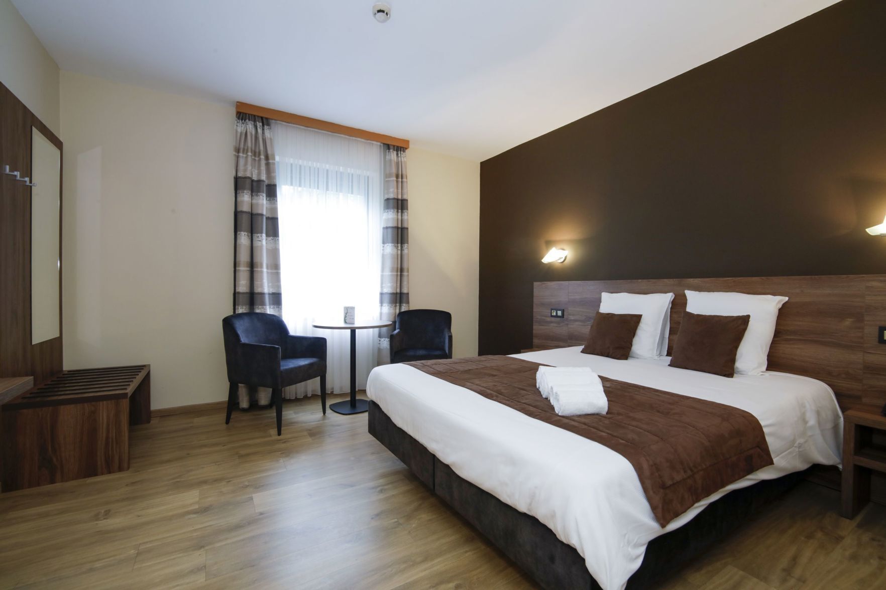 In-room safe, rollaway beds, free WiFi