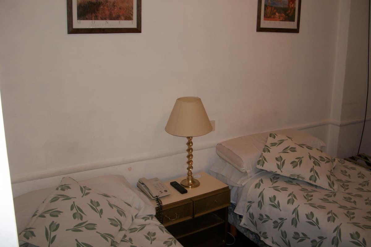 Habitación triple estándar | Caja de seguridad en la habitación