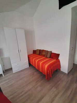 Chambre Triple Confort | Décoration personnalisée, ameublement personnalisé, rideaux occultants