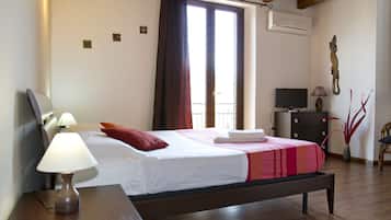 Quarto casal conforto, sacada | Individualmente decorados, individualmente mobiliados, cortinas blackout