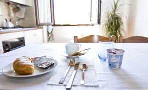 Free daily continental breakfast  - Cuscino e Cappuccino (Alghero)