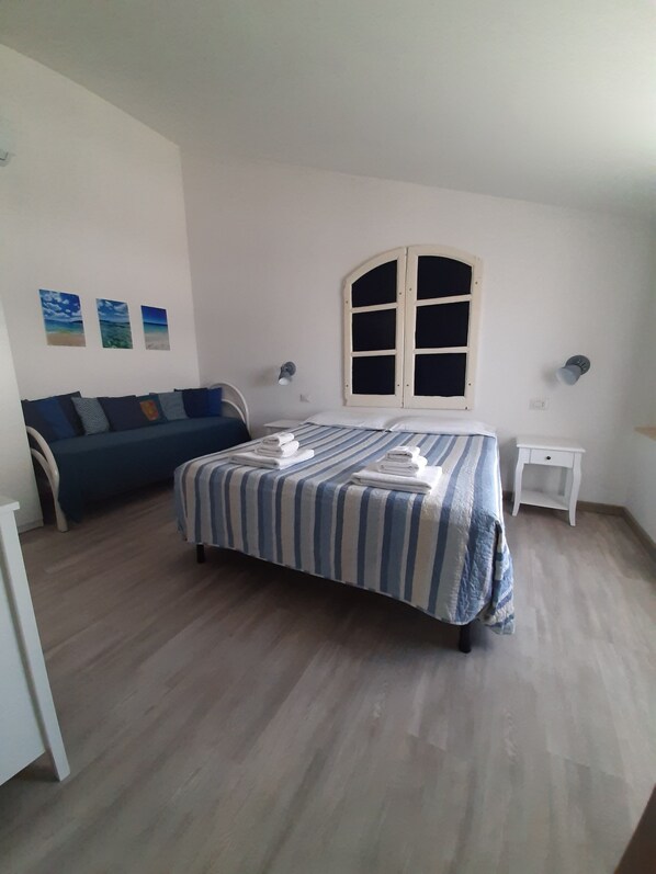 Chambre Triple Deluxe | Décoration personnalisée, ameublement personnalisé, rideaux occultants