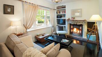 Cottage | Area keluarga | Televisi 32-inci dengan saluran TV digital, perapian, dan pemutar DVD
