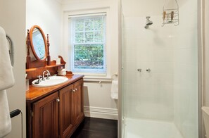 Gatehouse Cottage | Bathroom