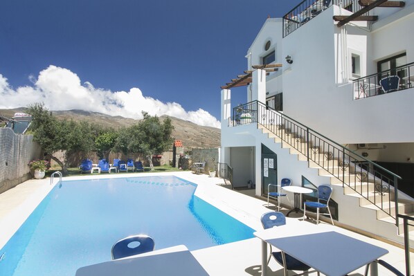 Seasonal outdoor pool, open 7:30 AM to 10:00 PM, pool umbrellas