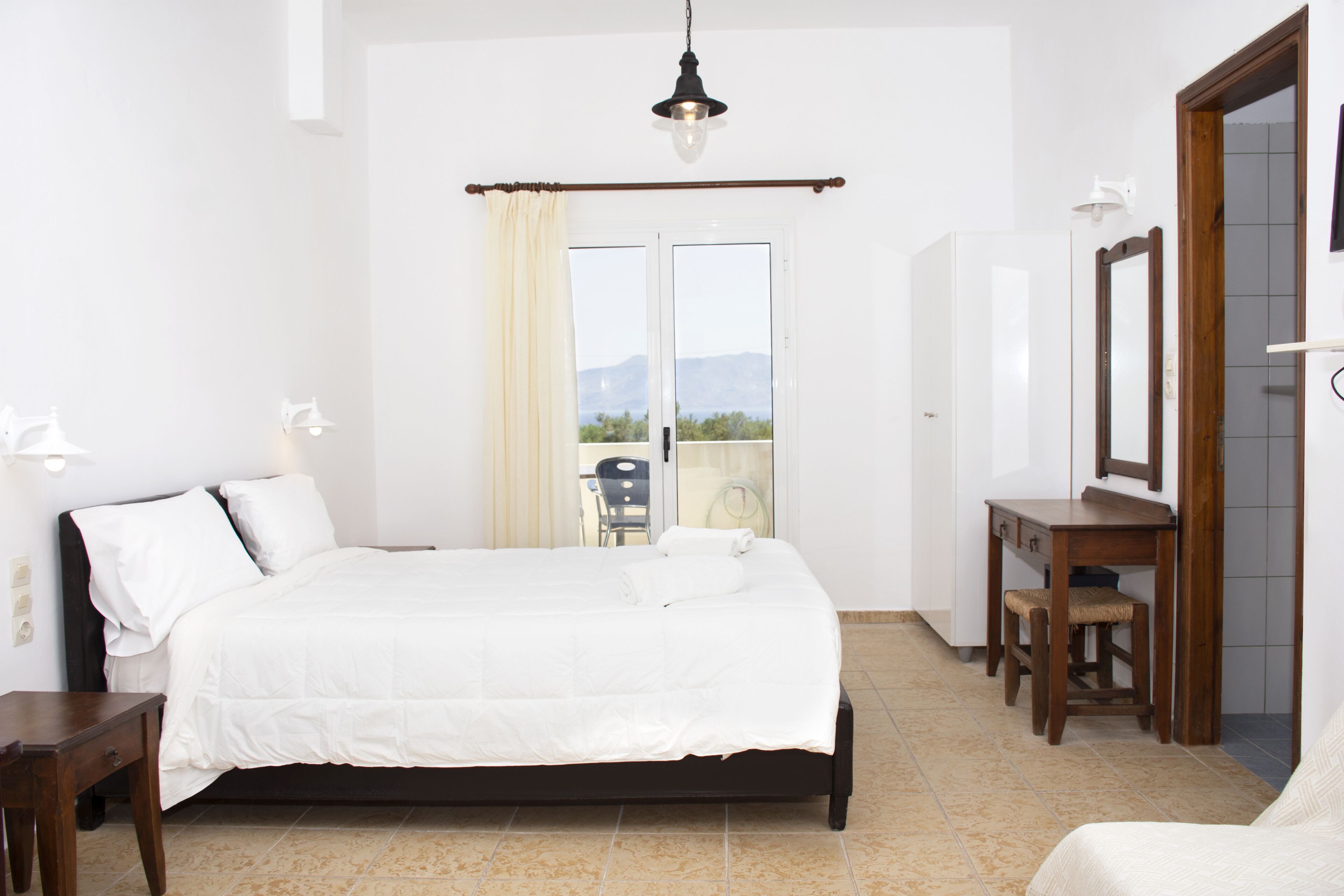 Studiolejlighed - stueetage | Pengeskab på værelset, individuelt design, individuel indretning