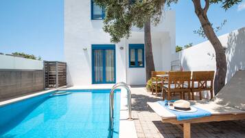 Suite – exclusive, privat basseng | Lydisolert, strykejern/-brett, wi-fi (inkludert) og sengetøy