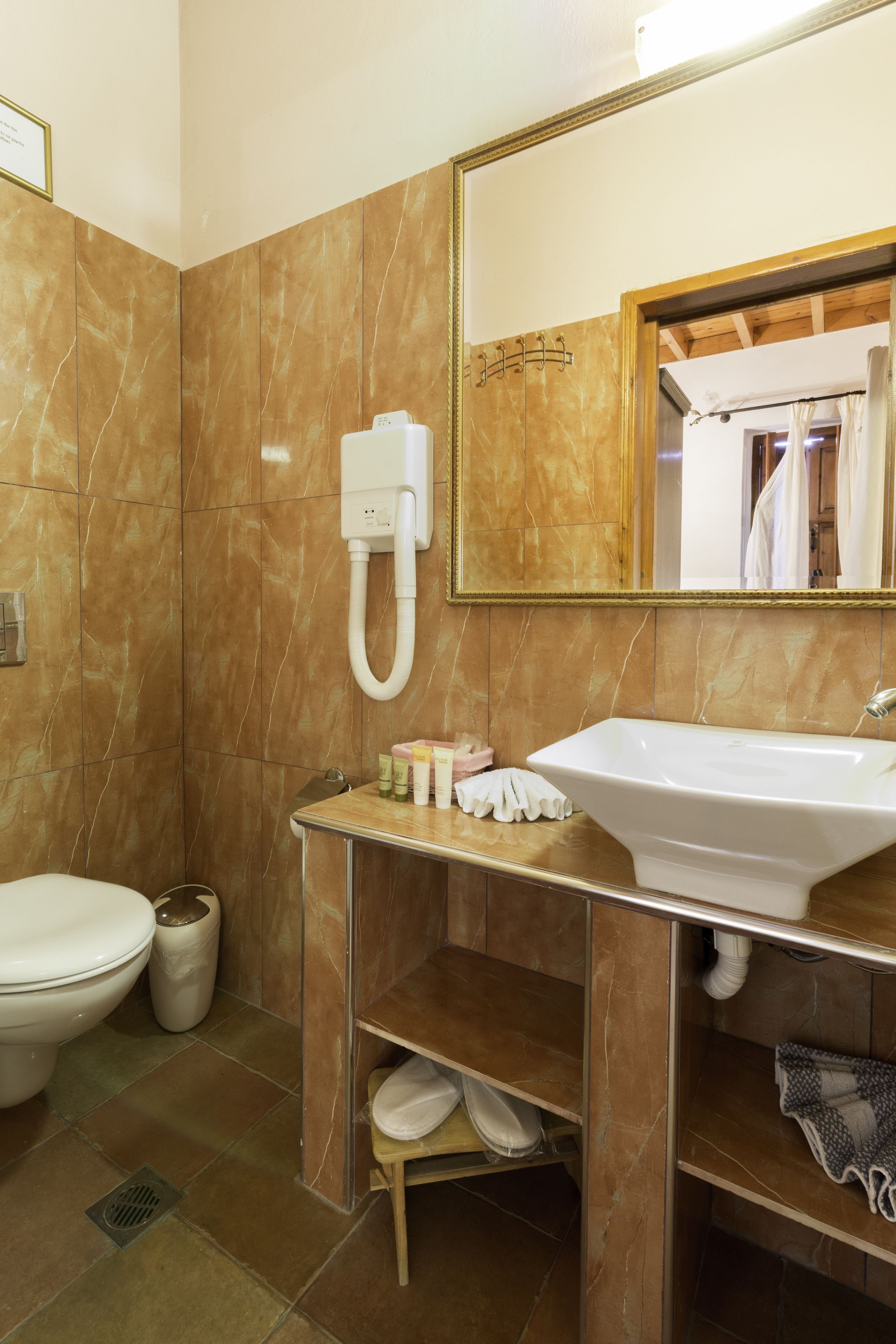 shower, rainfall showerhead, free toiletries, hair dryer