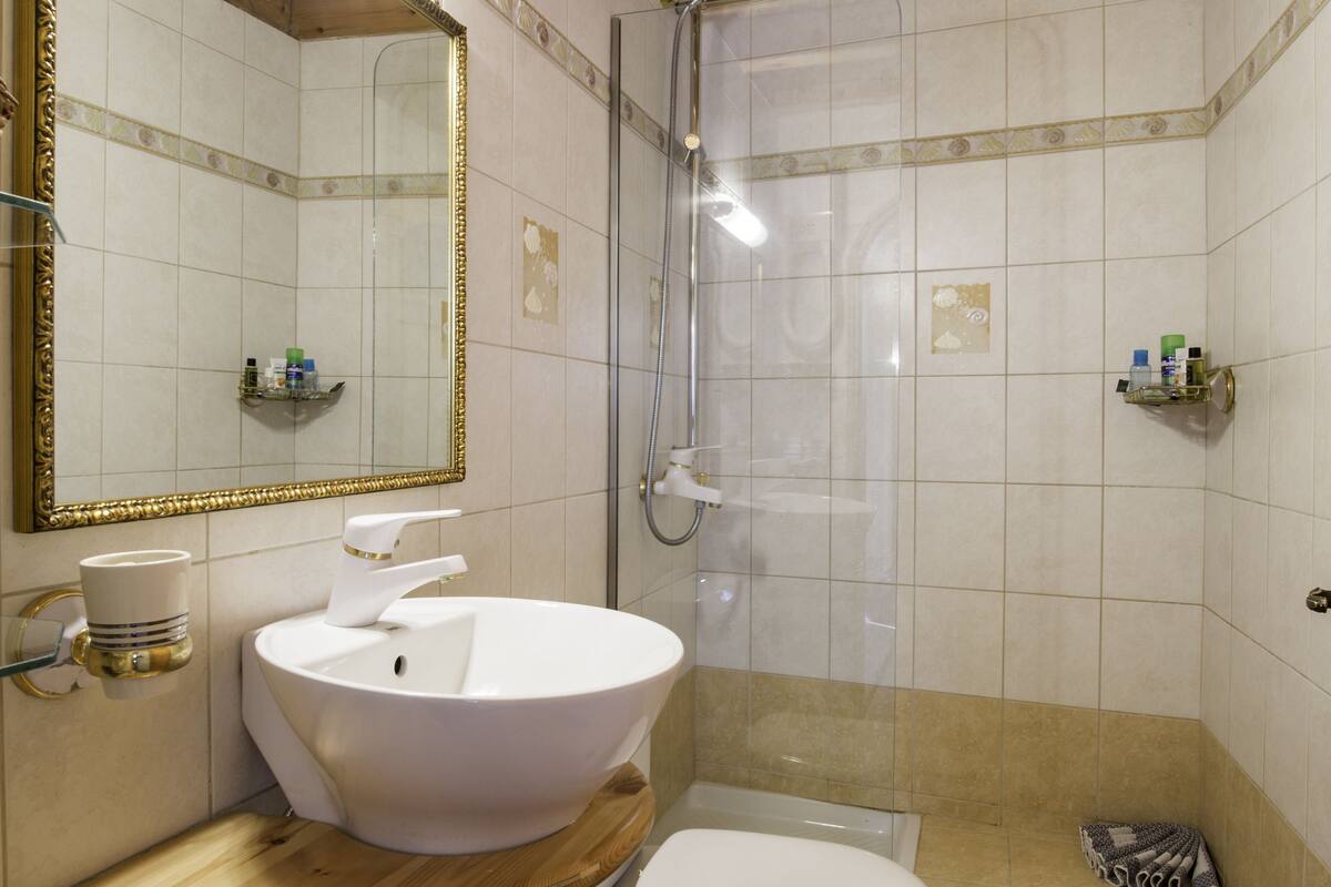 studio, kitchenette (balcony) | bathroom | shower, rainfall showerhead, free toiletries, hair dryer