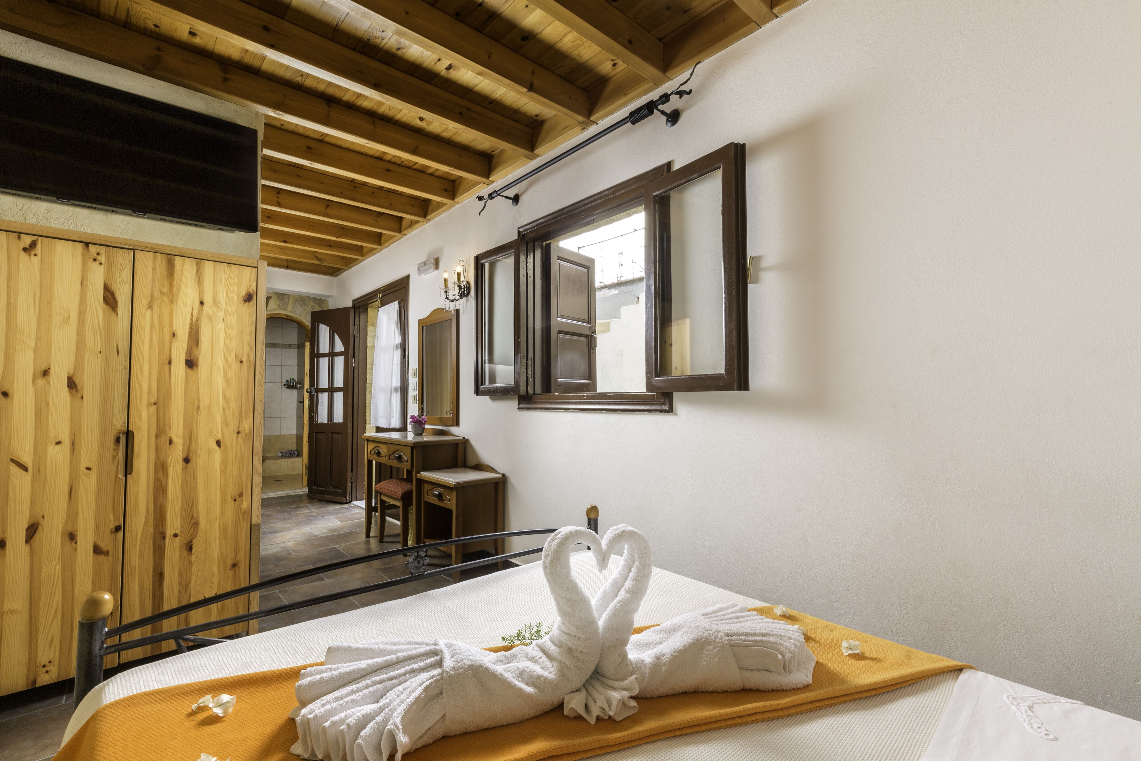 studio, kitchenette (balcony) | hypo-allergenic bedding, in-room safe, individually decorated