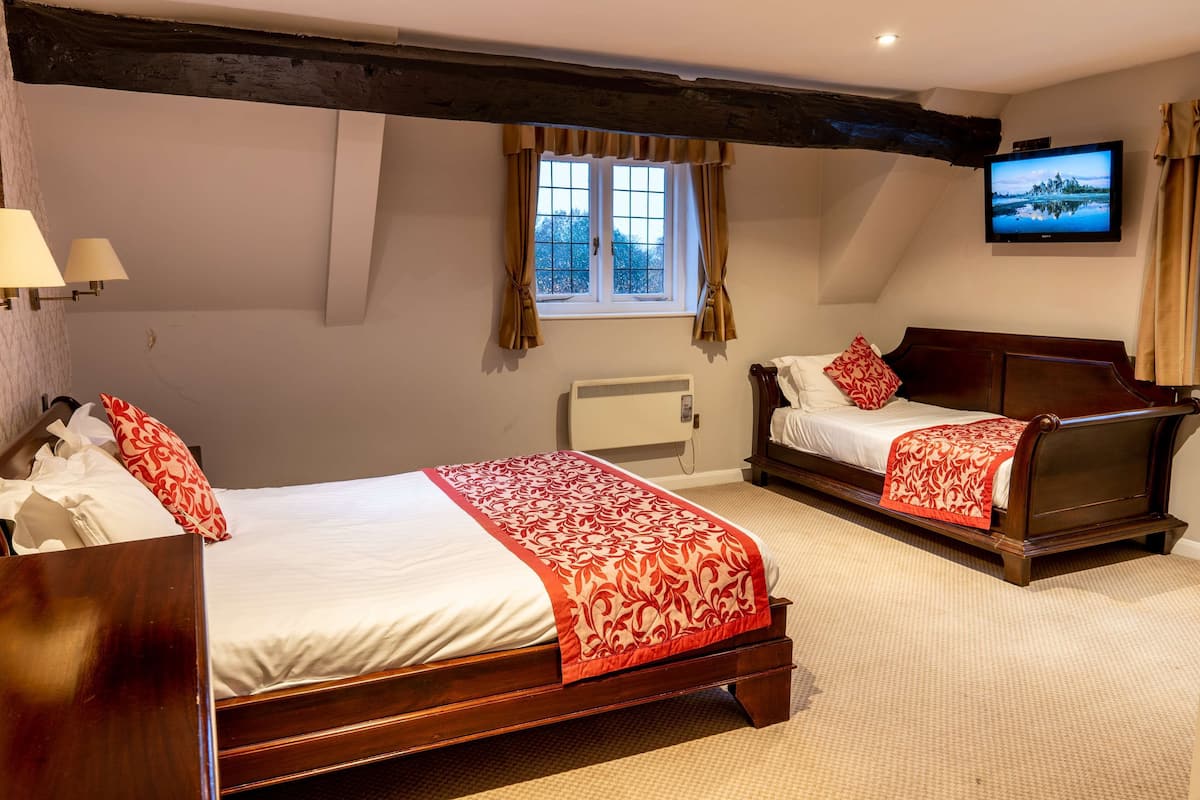 Premium bedding, individually decorated, individually furnished, desk
