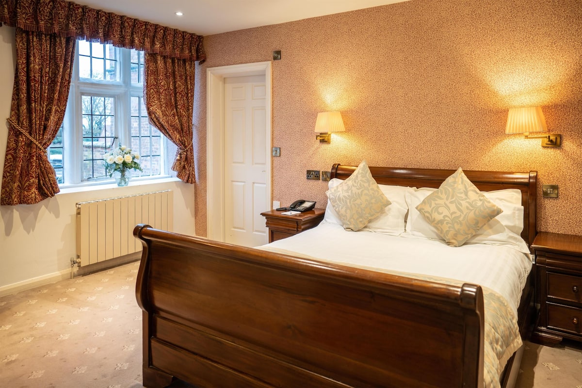 Superior Room, 1 Double Bed, Non Smoking | Premium bedding, individually decorated, individually furnished, desk