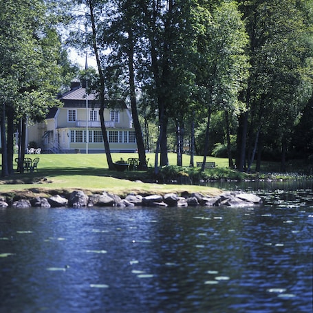 Property grounds. Solvikens Pensionat