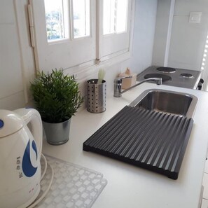 Standard Double Room | Private kitchen | Full-size fridge, electric kettle, cookware/dishes/utensils - Asprokavos Beach Apartment (Corfu)