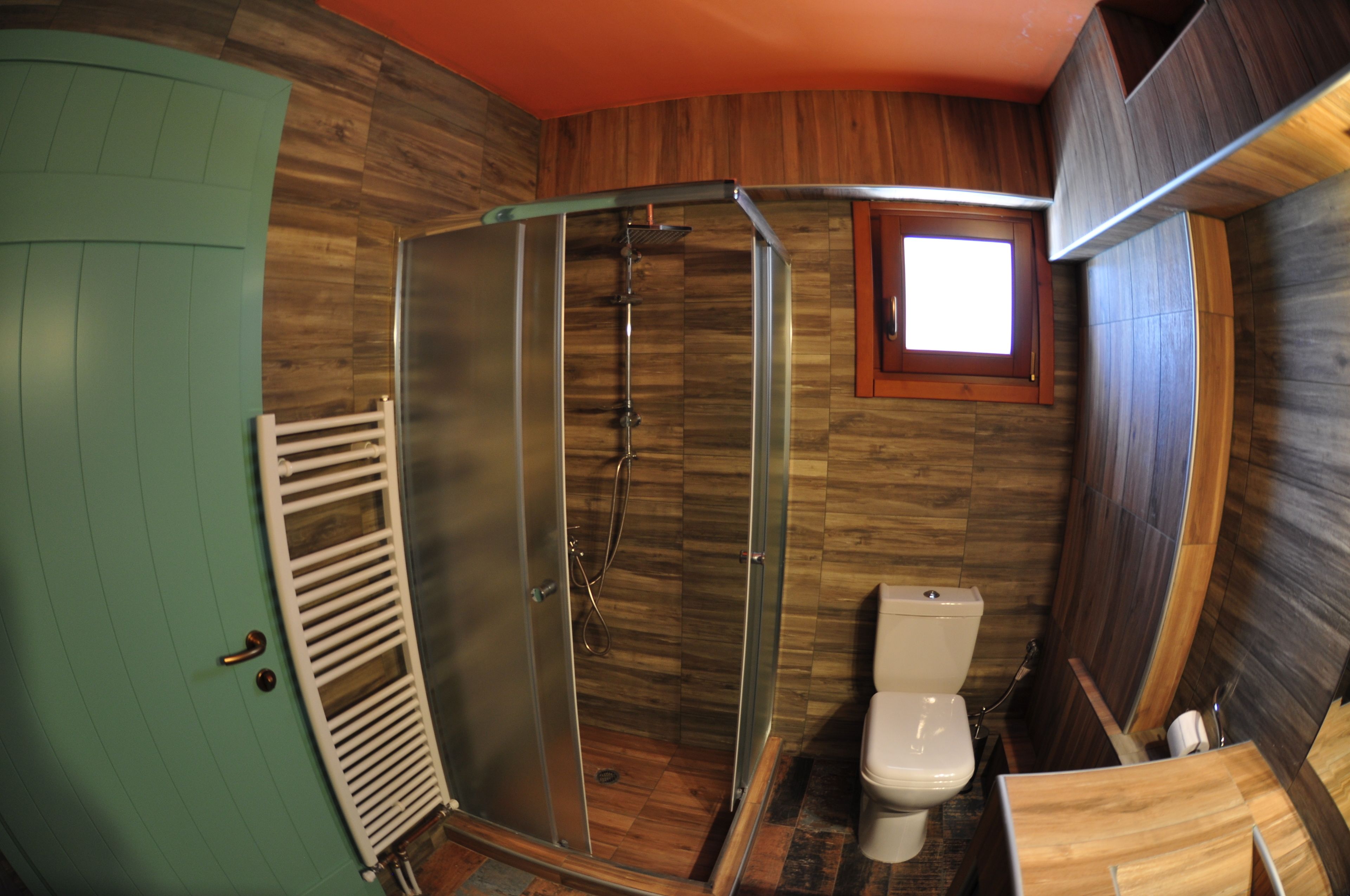 family suite | bathroom | combined shower/bathtub, jetted bath, free toiletries, hair dryer