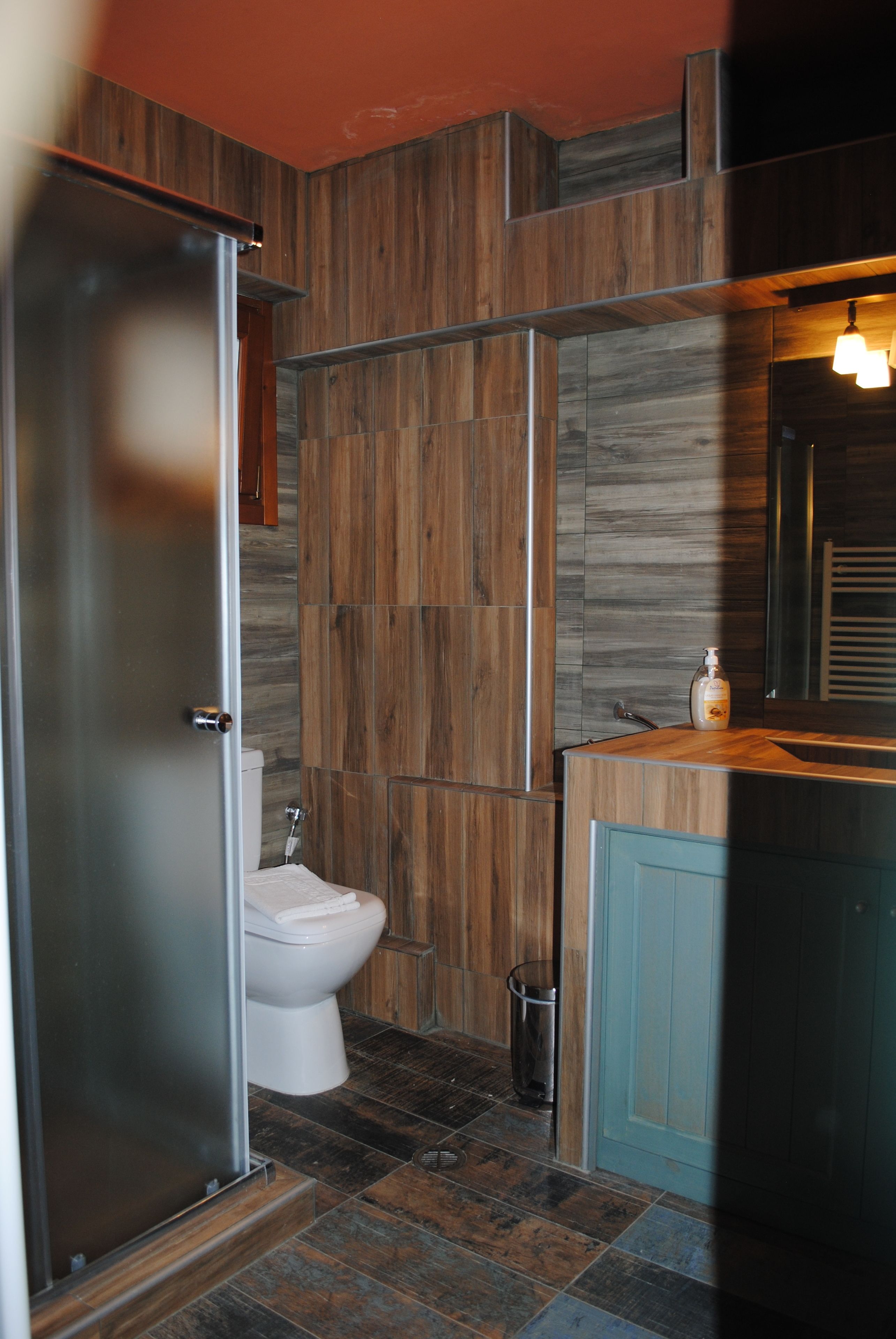 traditional house, 1 bedroom, private pool, lake view | bathroom | combined shower/bathtub, jetted bath, free toiletries, hair dryer