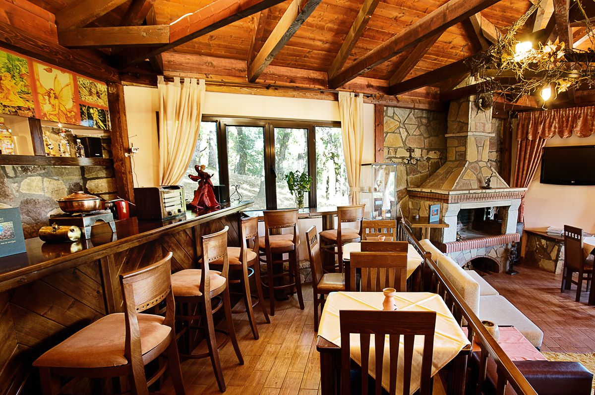 daily continental breakfast (eur 10 per person)