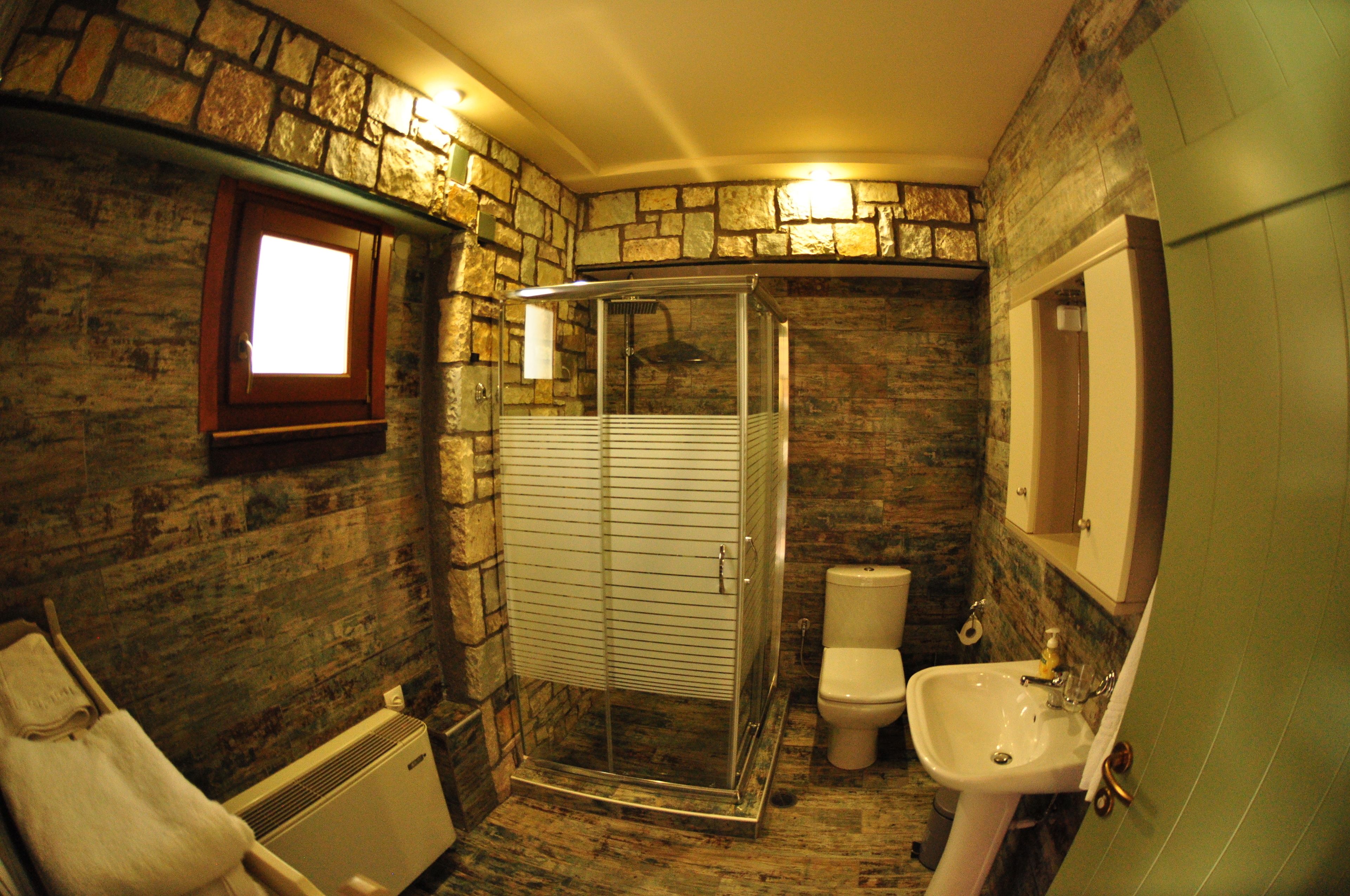 comfort twin room, 1 bedroom | bathroom | combined shower/bathtub, jetted bath, free toiletries, hair dryer