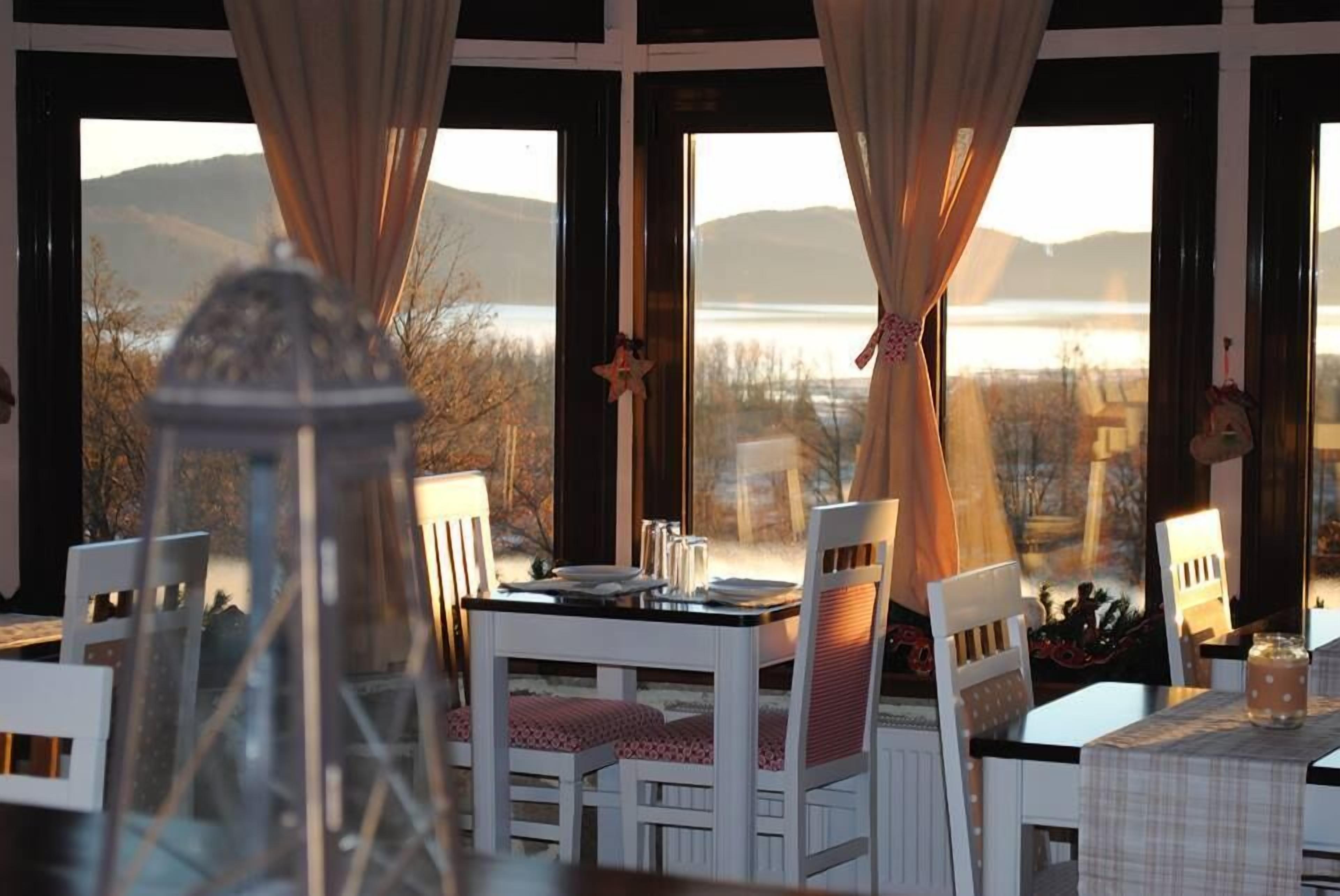 breakfast and lunch served