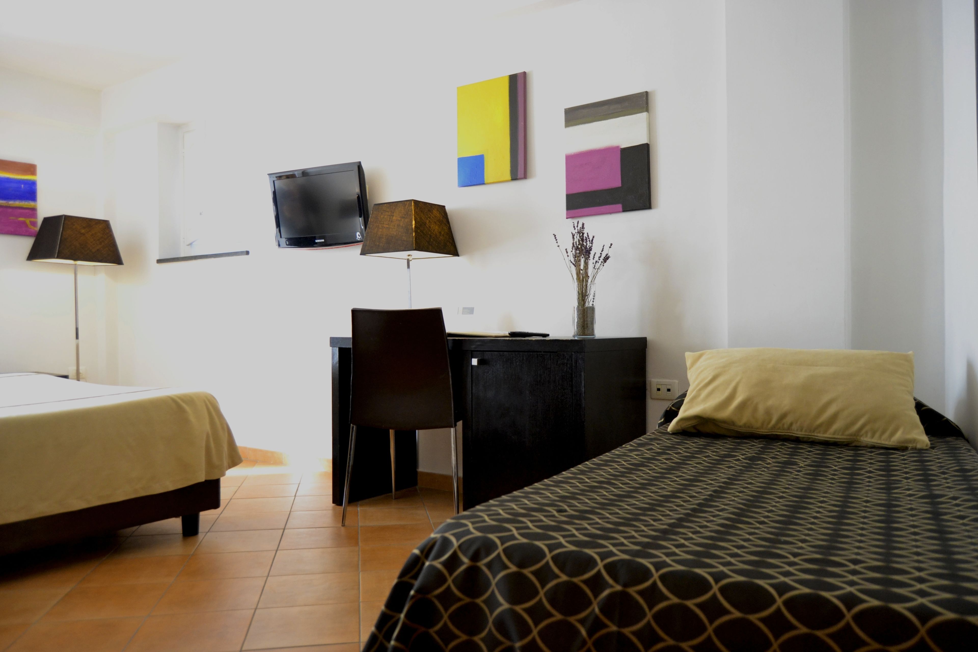 standard triple room | 1 bedroom, minibar, in-room safe, desk