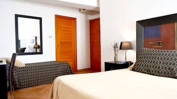 Standard Triple Room | 1 bedroom, minibar, in-room safe, desk