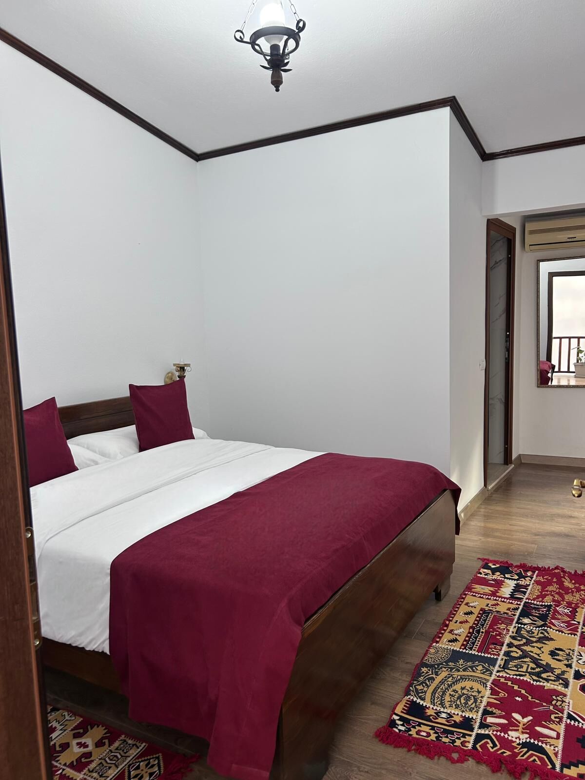 Habitación doble superior | Edredón, minibar, decoración personalizada y escritorio 