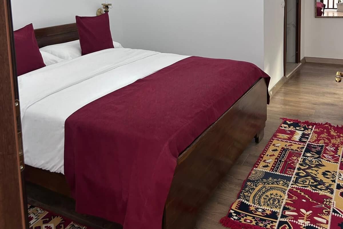 Habitación doble superior | Edredón, minibar, decoración personalizada y escritorio