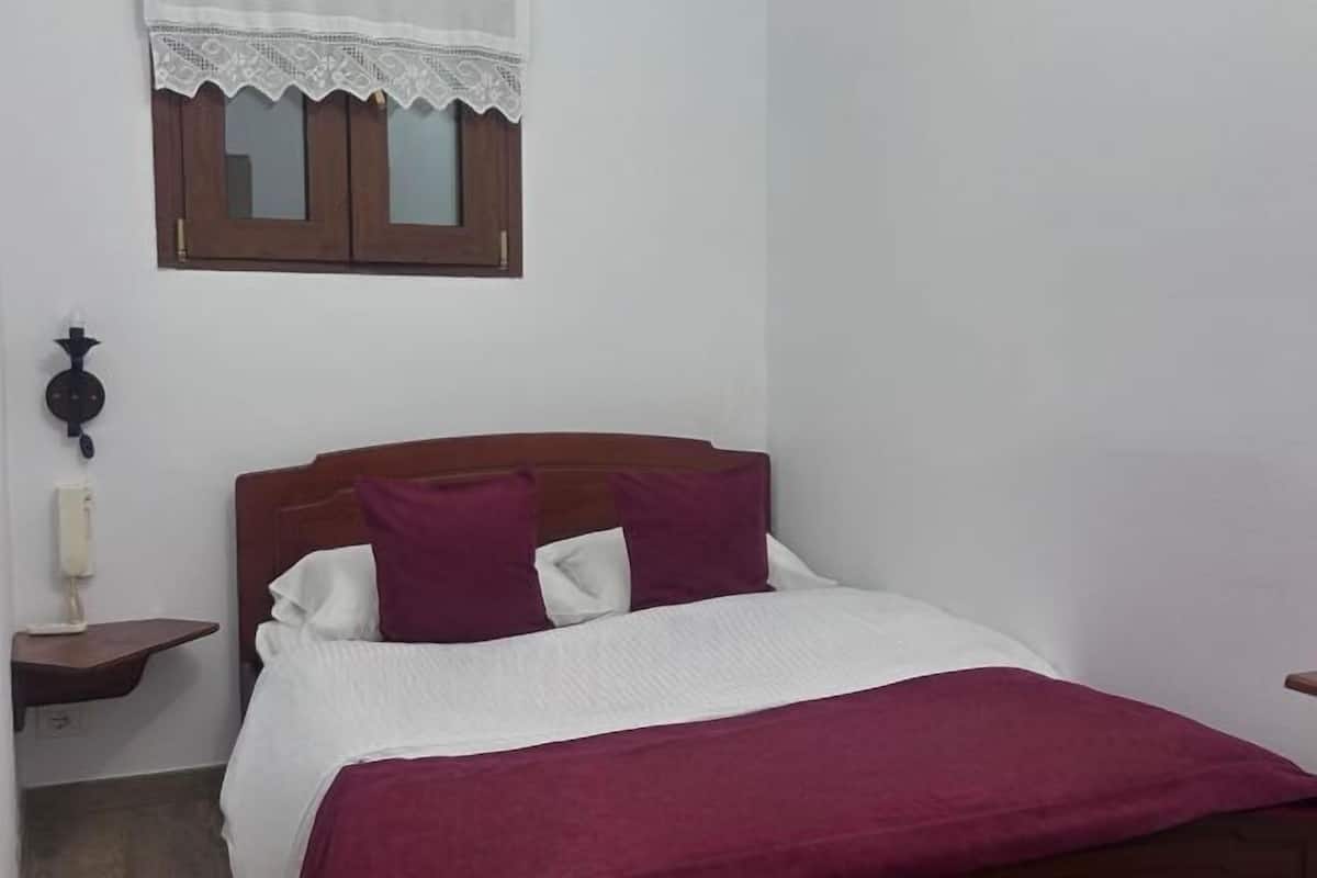 Daunenbettdecken, Minibar, individuell dekoriert, Schreibtisch