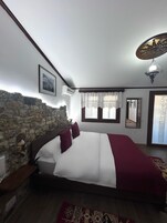 Deluxe Double Room | Down comforters, minibar, individually decorated, desk