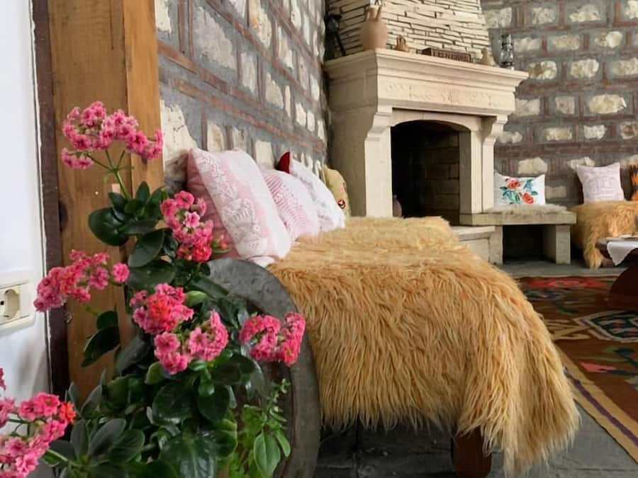 Una televisión, un ordenador, una impresora