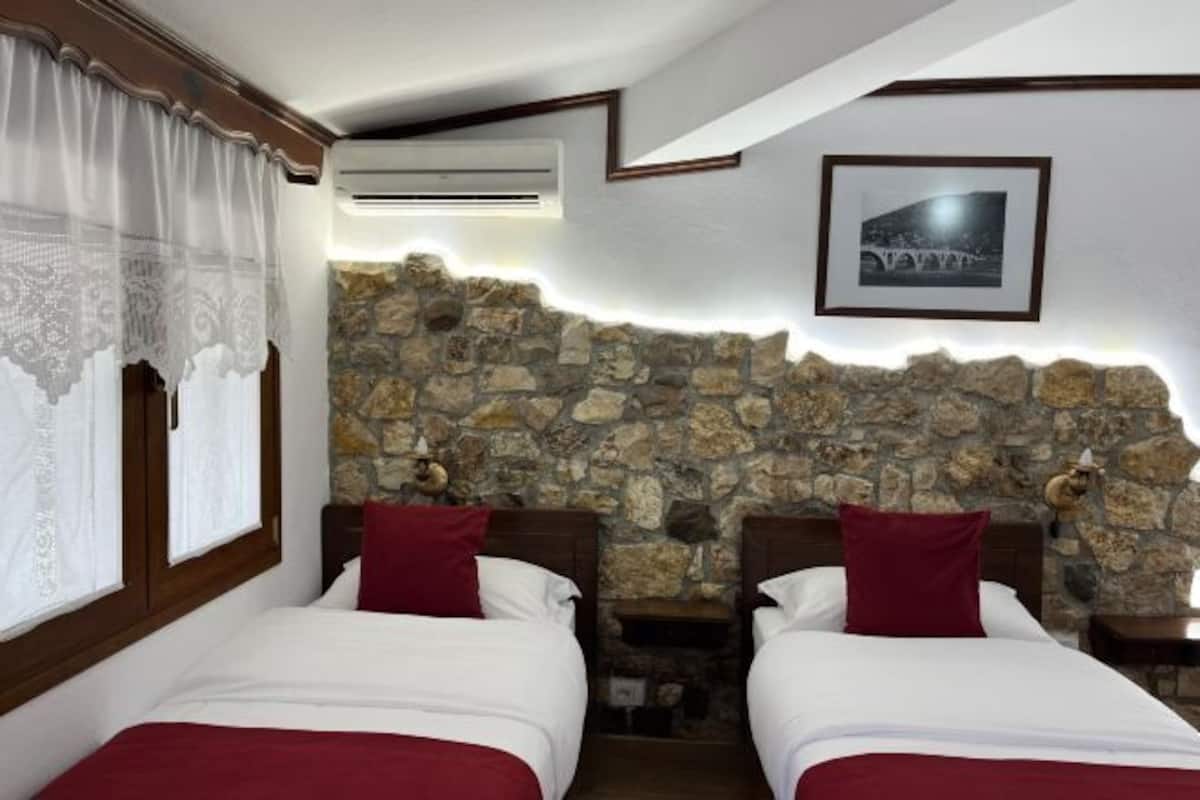 Down comforters, minibar, individually decorated, desk