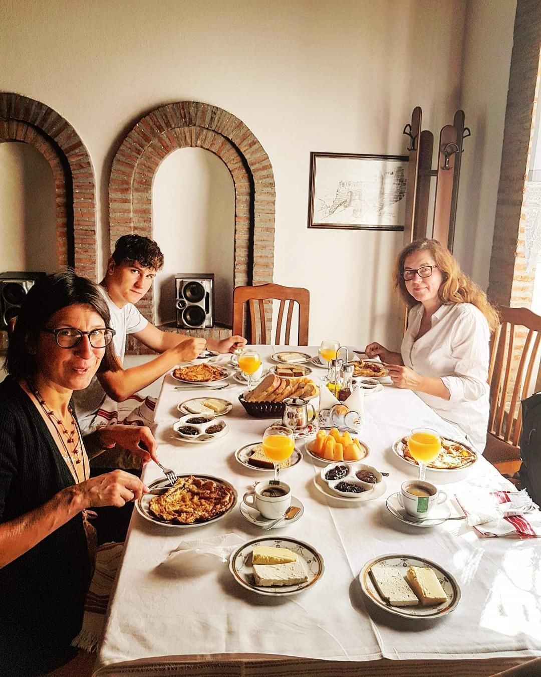 Daily full breakfast (ALL 600 per person)