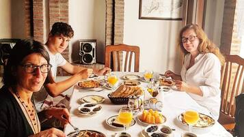 Daily full breakfast (ALL 600 per person)