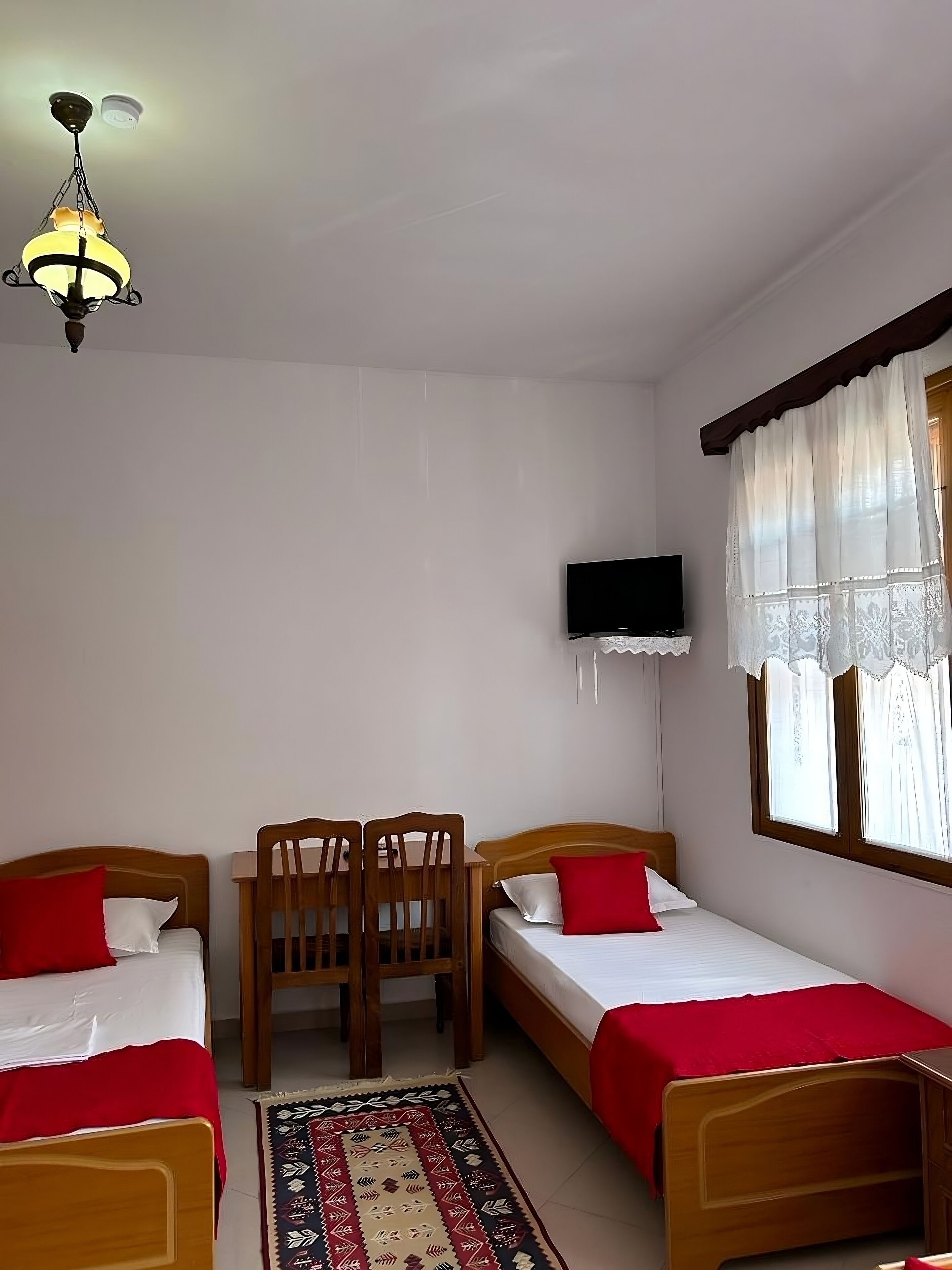 quadruple room | down duvets, minibar, individually decorated, desk